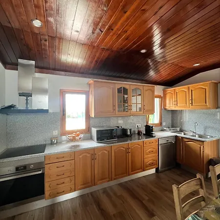 With Pool In The Heart Of Oura - Dom wakacyjny