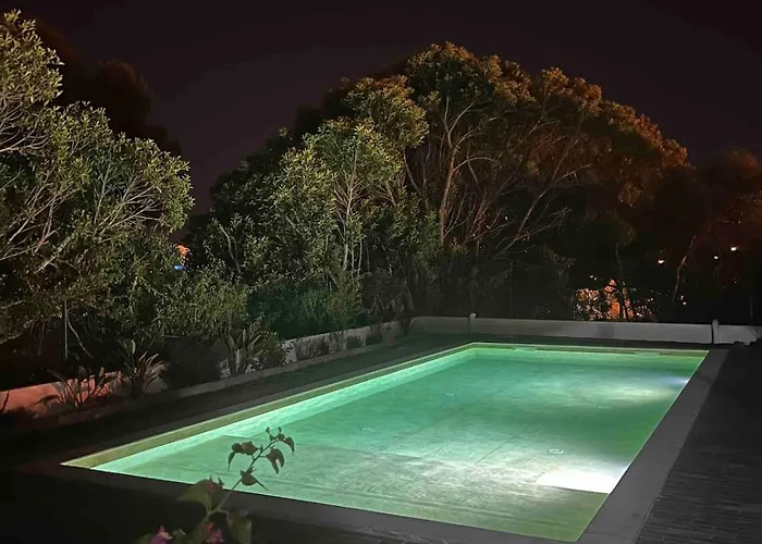 With Pool In The Heart Of Oura - 別荘